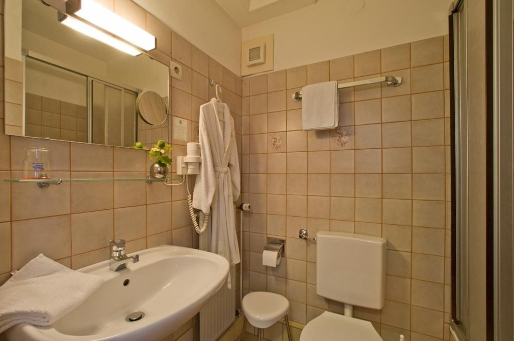 Landhotel Sauerlaender Hof Eslohe Habitación foto